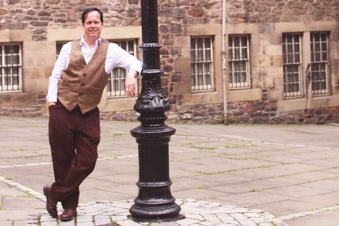 Magical Walking Tour in Edinburgh - What to expect from the guide and the magic theme