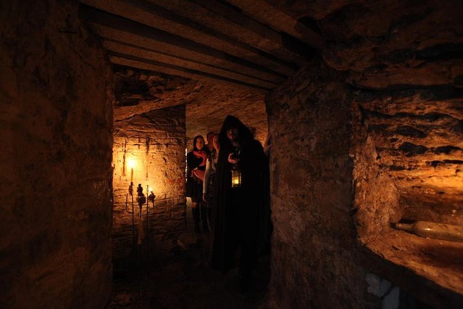 Multi-Sensory Haunted Underground Vaults Tour in Edinburgh - Why the guides make or break this tour