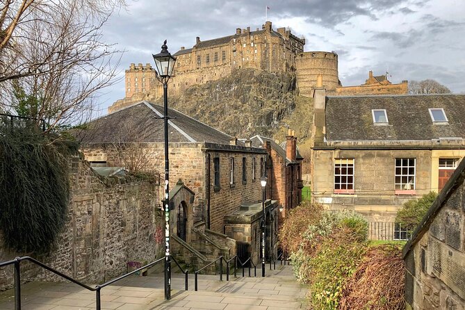 Old Edinburgh Private Walking Tour - Why Edinburgh Old Town Makes Sense Only When You Walk It