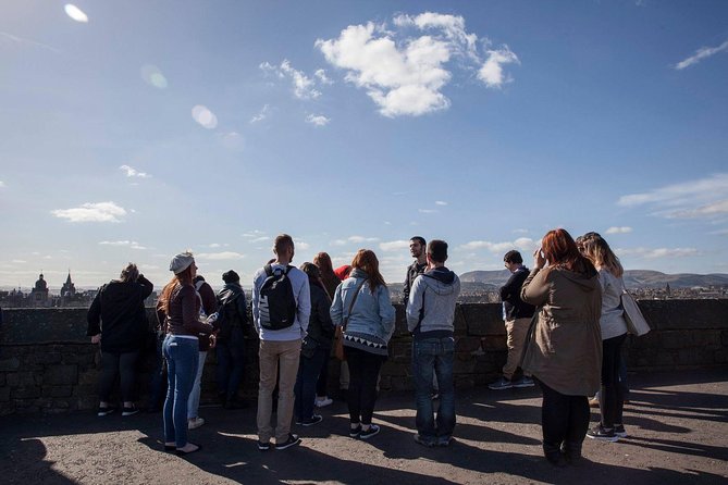 Old Town Walking Tour History and Tales in Edinburgh - Starting on High Street: the easiest way to get your bearings