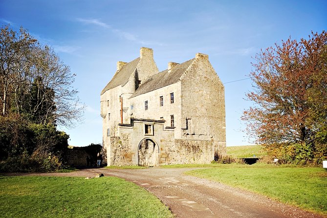 Outlander Odyssey: Outlander Filming Locations Private Day Tour - Royal Burgh of Culross: Crainsmuir vibes and Clare’s herb garden