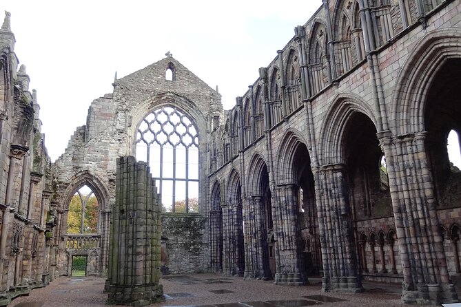 Private 4 Hour Tour of Edinburgh in a Spacious 6-seater Mercedes - Holyrood Palace, Arthur’s Seat, and the viewpoint reset