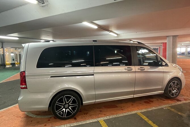 Private Airport Transfer from Edinburgh airport to Glasgow - The ride itself: what “luxury vehicle” and “mobile ticket” mean for you