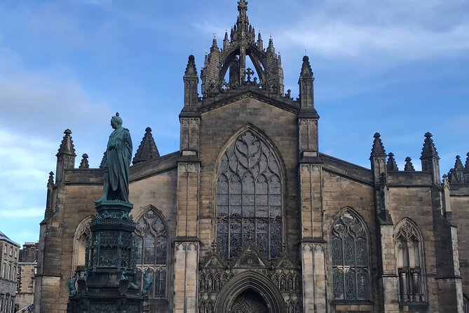 Private Edinburgh City 4-Hour Guided Tour in a black cab LEVC TX - The Parliament to Surgeons’ Hall Stretch: Scotland Beyond the Postcard