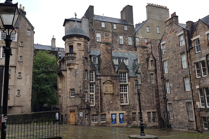 Private Edinburgh City Half-Day Tour - More than Old Town: viewpoints and big landmarks within a short ride