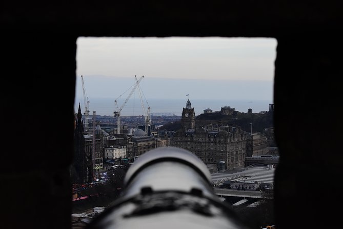 Private Edinburgh Tour for Families with a Local, 100% Personalized - Why This Family-First Private Walk Works In Edinburgh