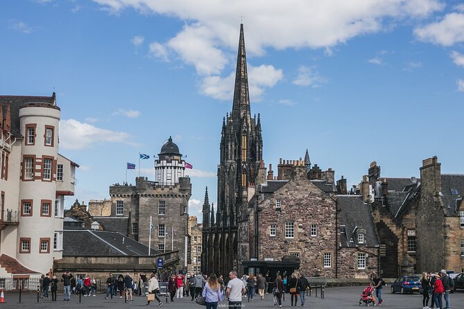 Private Full-Day Walking Tour in Edinburgh with Edinburgh Castle - What the guides do best: tailoring, pacing, and crowd sense