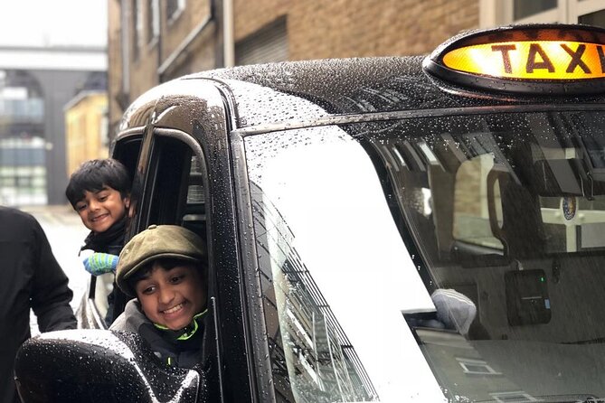 Private Half Day Tour of Edinburgh in a Black Cab - Edinburgh Castle stop: what you can see in 30 minutes without entry time