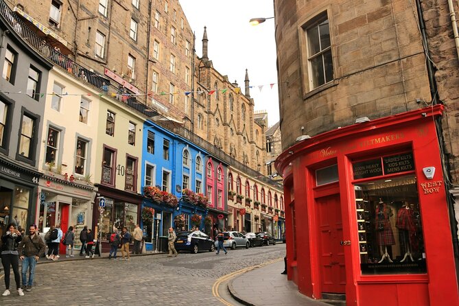 Private Half Day Tour of Edinburgh in a Black Cab - St Giles’ Cathedral outside: quick Gothic beauty and stained-glass views