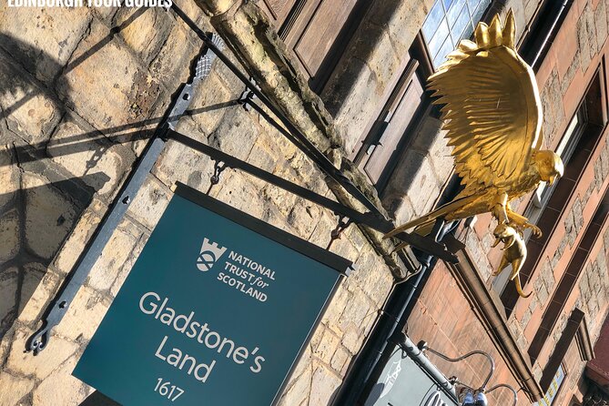 Private Old Town, Edinburgh Walking Tour - Holyroodhouse Outside: Mary Queen of Scots to David I