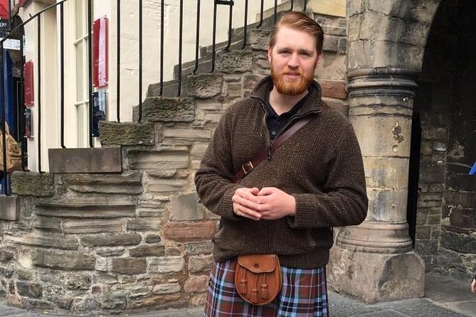 Private Old Town, Edinburgh Walking Tour - Bakehouse Close, Film Locations, and a Quiet 17th-Century Garden Moment