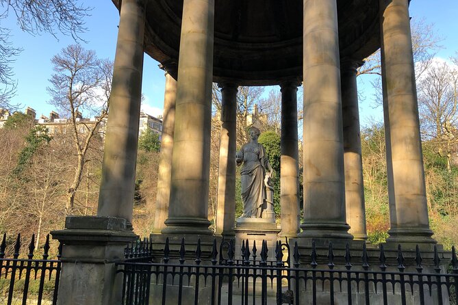 Private Royal Mile Walking Tour - Canongate Kirkyard: Adam Smith, Robert Ferguson, and the David Rizzio legend