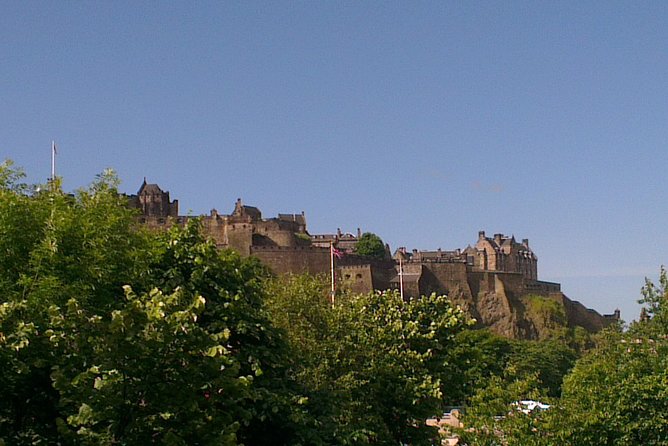 Private Walk: Edinburgh Old Town and New Town - Getting Around: What the Walking Format Means for Your Day