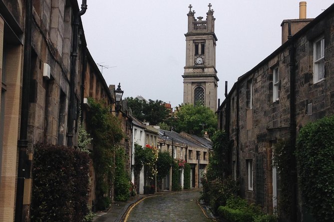 Private Walk: Edinburgh Old Town and New Town - Old Town Streets, Castle Rock Views, and the Closes Between