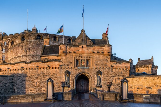 Private Walking Tour of Edinburgh Castle with Skip-the-Line - Inside Edinburgh Castle in About 40 Minutes: Crown Jewels and Cannons