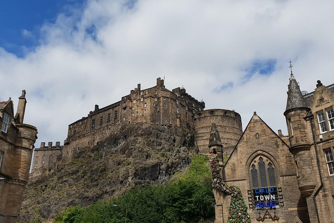 Public guided tour of Edinburgh at a minimum price - in French - Key highlights worth planning around
