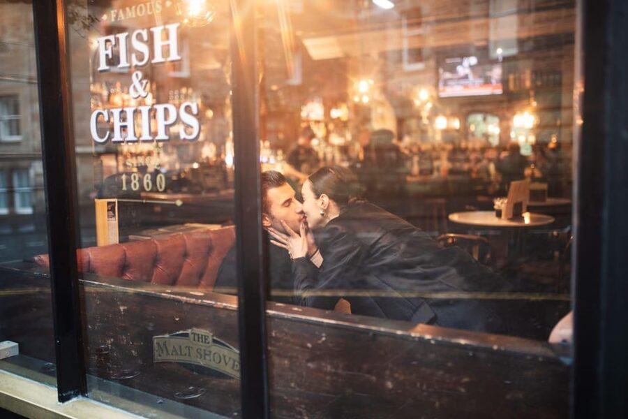 Romantic Photoshoot Experience for Couples in Edinburgh - Why Old Town Edinburgh Makes Couples Photos Look Effortless