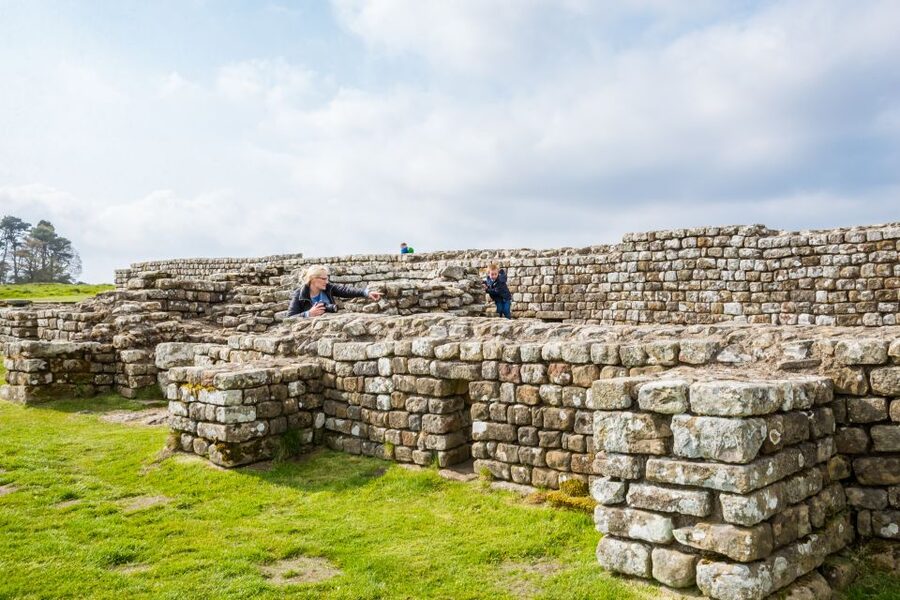Rosslyn Chapel and Hadrian's Wall Small Group Day Tour - Jedburgh Abbey Stop and Stretching Your Legs on the Way Back