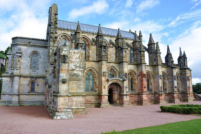 Rosslyn Chapel and Scottish Borders Small-Group Day Tour from Edinburgh - Rosslyn Chapel: 15th-Century Stonework, Mystery Talk, and Photo Rules