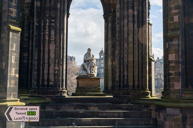 Royal Edinburgh Ticket - Hop-On Hop-Off and Attraction Admissions - Holyroodhouse, the royal rooms, and what closure days change