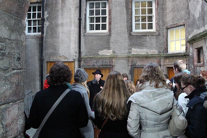 Royal Mile and Edinburgh Castle - Small Group Walking Tour - Skip-the-Line Edinburgh Castle: The 45-Minute Guided Start Plus Free Time