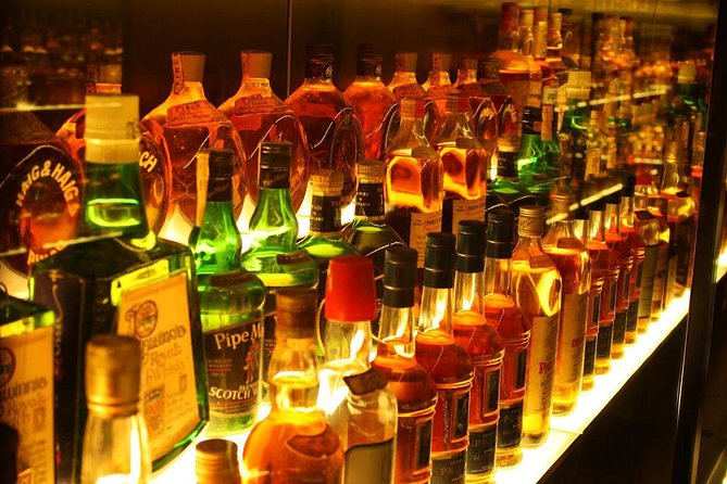 Scotch Tour Edinburgh with a Local Expert: Private & 100% Personalized - Stop at Arcade Bar for an easy first sip and a little attitude