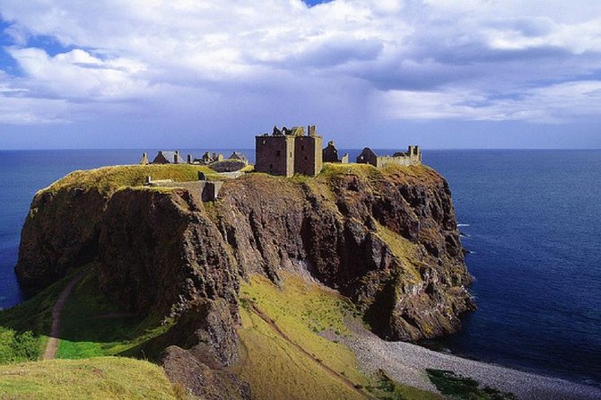 Scottish Castles Glamis and Dunnottar Italian Tour Guide - Two castles and the RRS Discovery in a single day