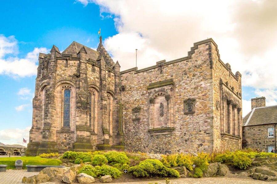 Skip-the-line Edinburgh Castle with Old Town Walking Tour - Skip-the-Line Tickets, Timed Entry, and the Security Reality