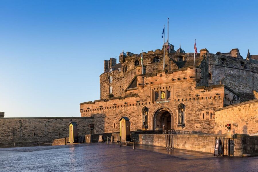 Skip-the-line Edinburgh Castle with Old Town Walking Tour - Price and Logistics: Is $308 Good Value?