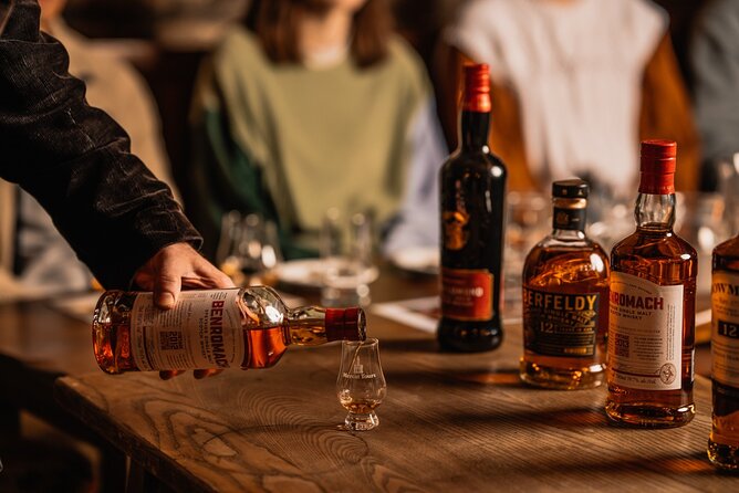 Small Group Edinburgh Whisky Tour and Tasting - The candlelit, multi-sensory tasting: four drams and a method