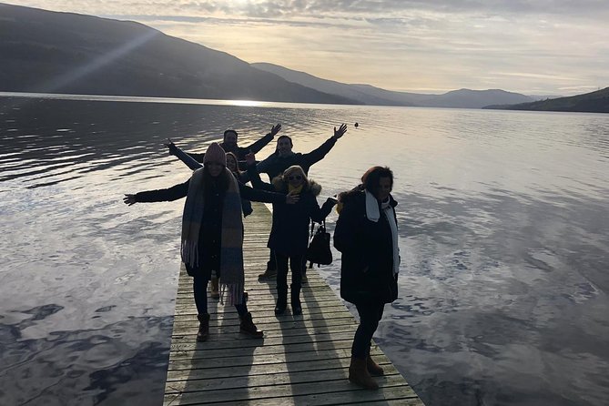 Stirling, Highlands & Distillery in Spanish - Dunkeld on the River Tay: a quick stretch and old-feeling town