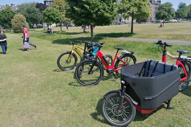 Stunning Edinburgh E-bike Tour max 10 people small group - London Road Gardens, Holyrood House, and the Scottish Parliament focus