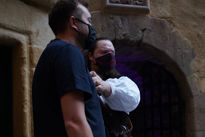 The History Behind Outlander Tour - Stop 1: Royal Mile orientation, where the story gets grounded