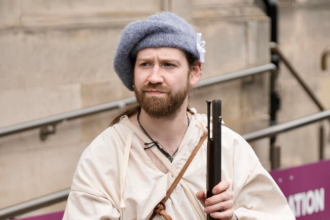 The History Behind Outlander Tour - Stop 2 and 3: Mercat Cross and Parliament Square, power meets public life