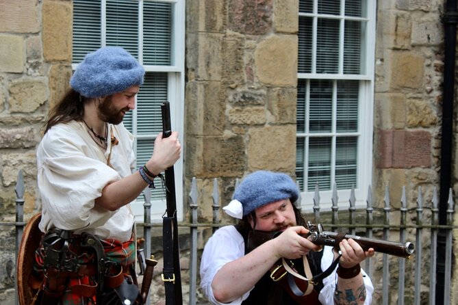 The History Behind Outlander Tour - Stop 4: Bakehouse Close, weapons and the Alexander Malcolm Printshop setting
