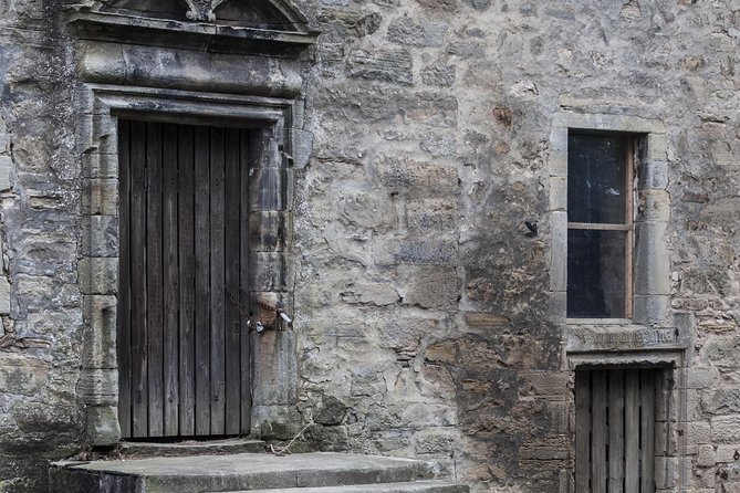 The Outlander 1 Day Experience - Stop 5: Midhope Castle (Lallybroch) for the Iconic Archway Photo