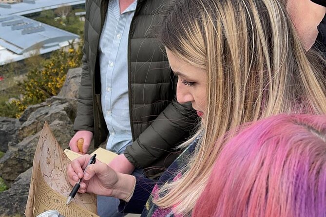 The Pirate's Riddle: An Outdoor Treasure Hunt - Pirate kit and treasure map: How the game uses your phone as a safety net