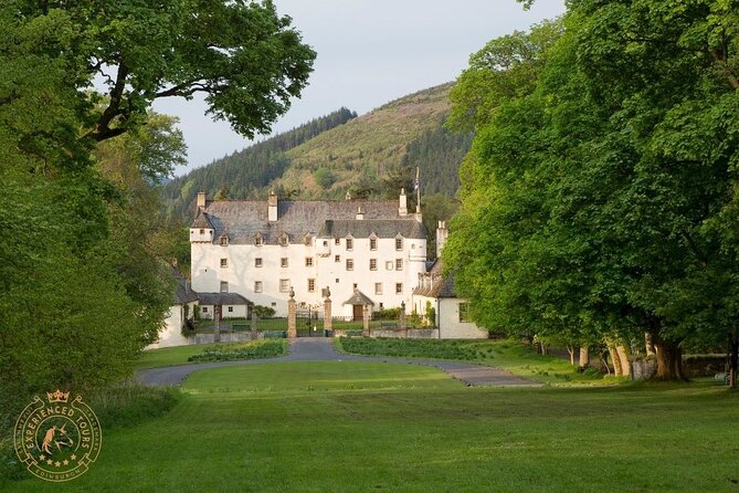 The Scottish Borders Full-Day Private Tour in a Luxury Minivan with Local Guide - A luxury Borders day from Edinburgh, with comfort built in