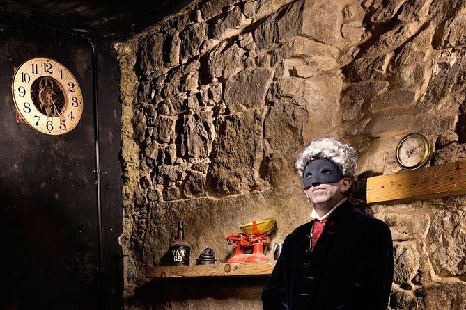 The World Famous Underground Ghost Tour - Greyfriars Kirkyard: Tombstones, Poltergeist-Style Stories, and the Loyal Dog