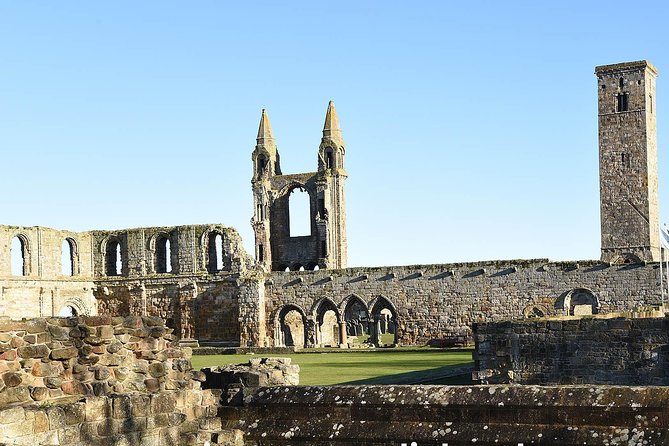 Tour of St Andrews and Historic Fife Small Group Tour - Anstruther Harbour: 30 minutes of sea air and harbour charm