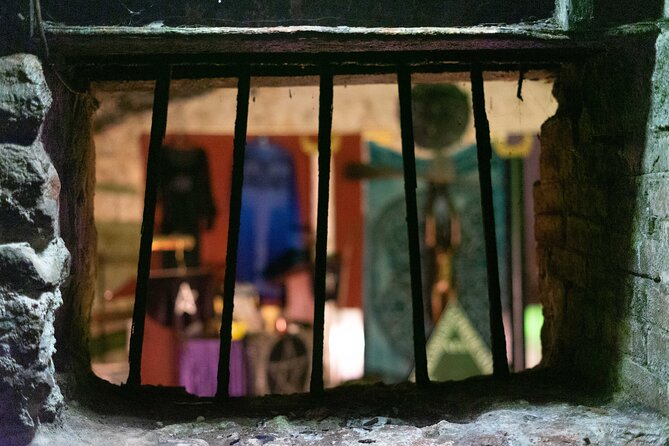 Underground Vaults Walking Tour in Edinburgh Old Town - Price and Value for an Hour-Long Guided Crawl